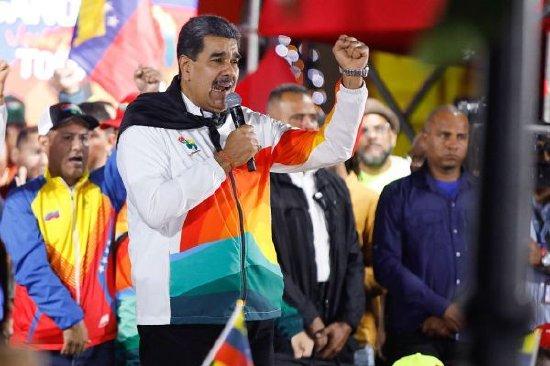 当地时间2023年12月3日，委内瑞拉全国选举委员会公布了委内瑞拉对埃塞奎博的主权问题的公投结果，马杜罗发表讲话。（视觉中国）