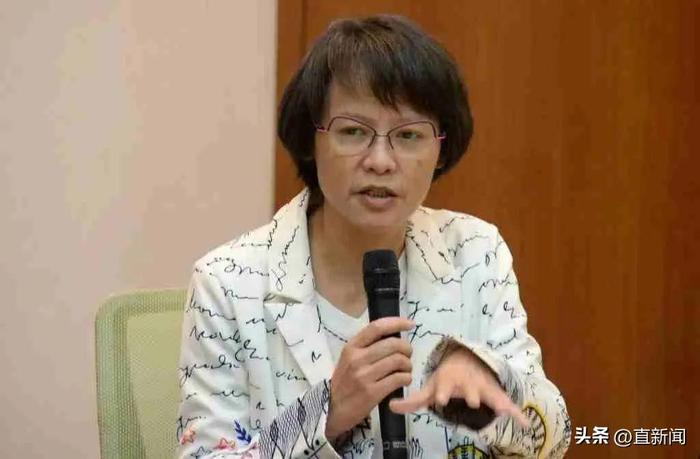 台湾教师区桂芝斥责民进党当局推出的2019版课纲“去中国化“。图源：新华网
